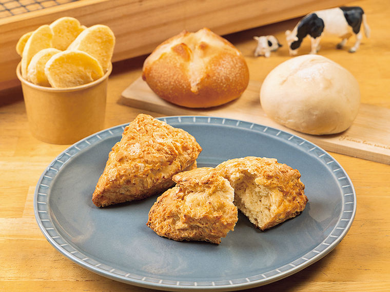 「牛乳スコーンとパンのセット」（2,540円）【ささき牧場カフェ［福島市］】