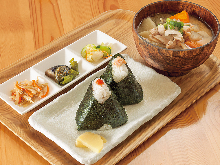 「おむすびセット」（おむすび2個770円＋豚汁220円）【モーニングタイム 6：00～10：30】