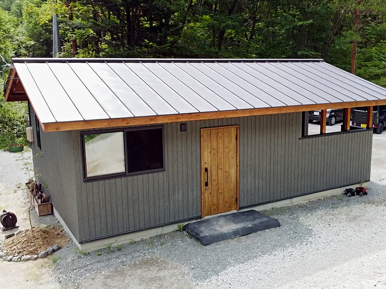 管理棟にはきれいな炊事場やシャワー室、トイレを完備