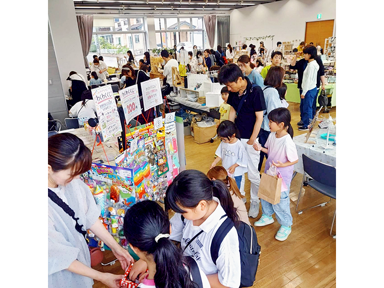 多彩なハンドメイド雑貨や焼き菓子、キッチンカーグルメなど約40店舗以上が「二本松市市民交流センター」に集結！ 