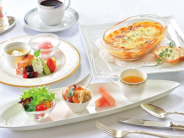 上質な食材を使用した「レディースランチセット」（2,500円）は「レストラン ファムネット」でいただこう