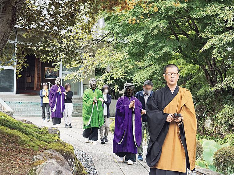 過去の「來迎念佛行道」の様子