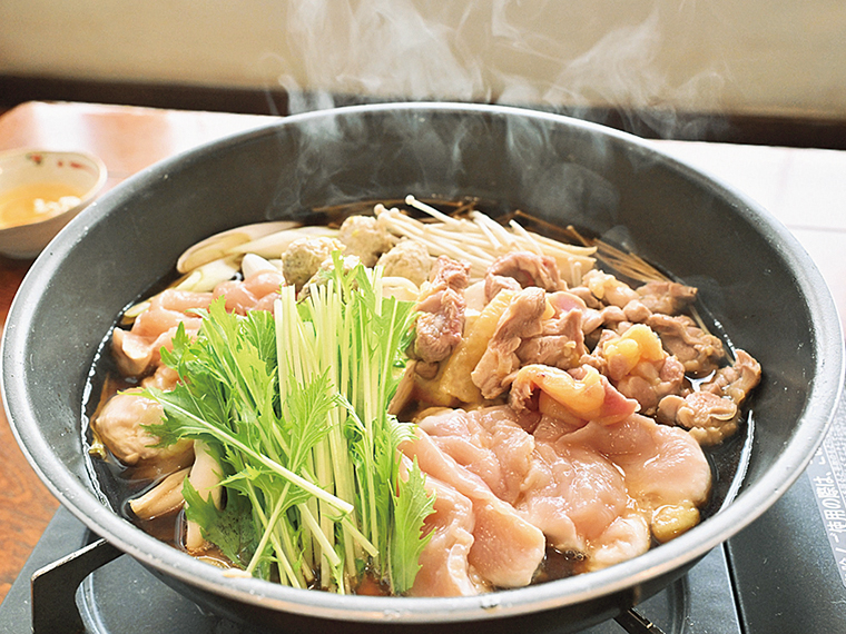 「割烹居酒屋 松よし」は川俣シャモの「シャモすき焼き」（2,800円）を提供