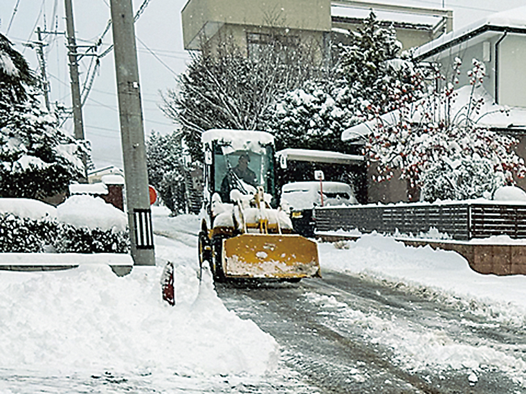 冬季の除雪作業（高齢者施設・一般住宅は手作業）も対応。時給制で受付