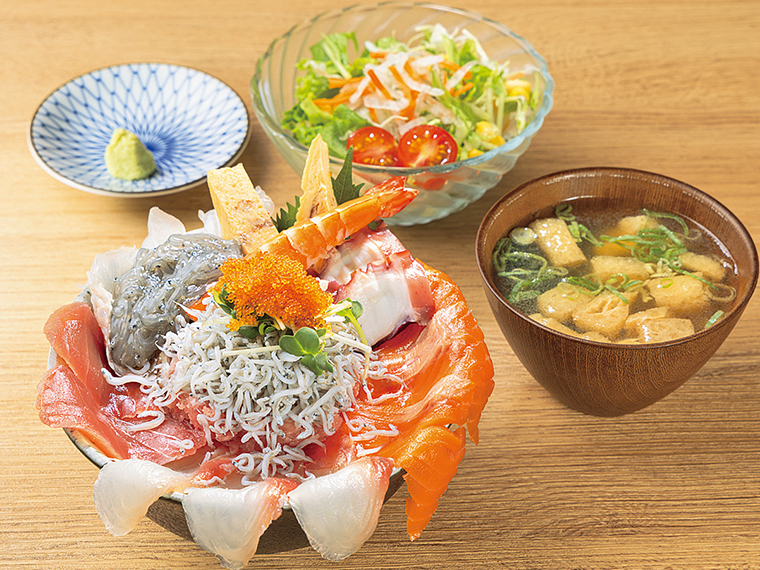 「たまげた丼」（2,200円（ディナー2,500円）※金額は変動あり）