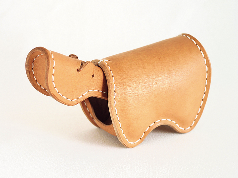 「革べこ（ナチュラル）」（11,000円）