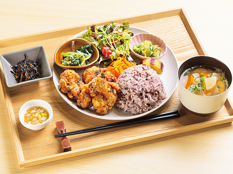 「唐揚げプレート」（1,200円）