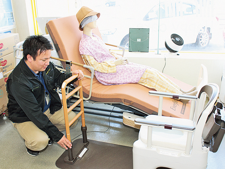 各支店には、手すり・ベッド・車イス・歩行器・トイレなどを展示。実際に見て、触れて、選ぶことができる